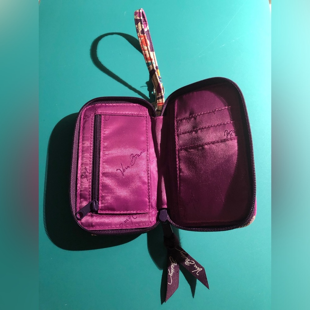 Vera Bradley Wristlet - GUC - Picture 3 of 8